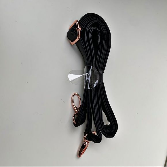 Disney Mickey Mouse Black/Rose Gold Weekender Travel bag - Picture 10 of 16